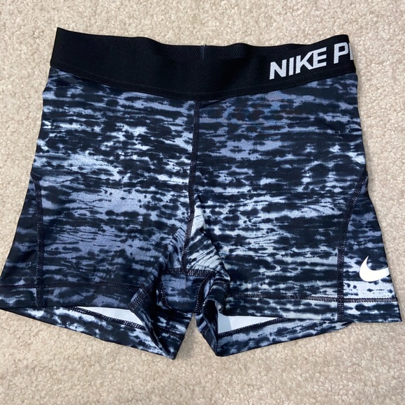 womens patterned nike pro shorts